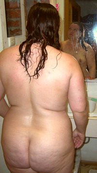 Chubby UK MILF out of the shower. Slip slop