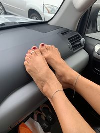 Wife’s feet to jack off