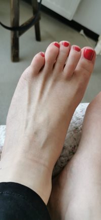 Love sucking on her toes...