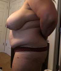 Who likes big girls that doesn’t like to wear much clothes?