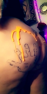 Made the cutest pumpkin butt print vid for my OF page 🎃🎃🎃
