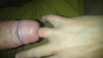 A quick finger fucking from the wife makes her wet as fuck