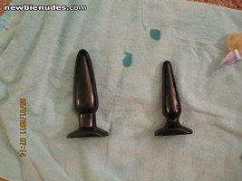 showing the large and medium plugs next to each other