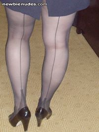 seamed stockings makes my man so horny  do you like them? if you do cum on ...