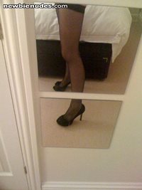 Friend who wants mature women and men to wank over her stocking legs...