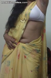 how m i looking in this saree??