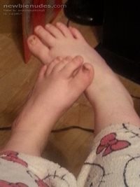 got requests of my feet, so here you go ;3