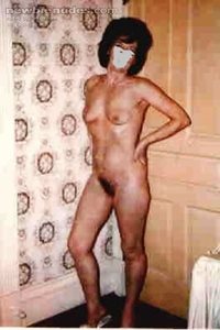 love posing nude
