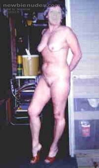 love posing nude
