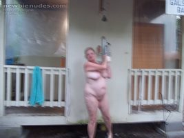 love to watch Vickie shower outside  